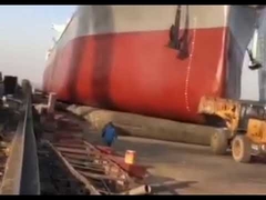 Kapal diluncurkan dan berangkat