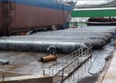 Kualitas kapal laut tiup hitam meluncurkan kantung udara karet penyelamat pabrik