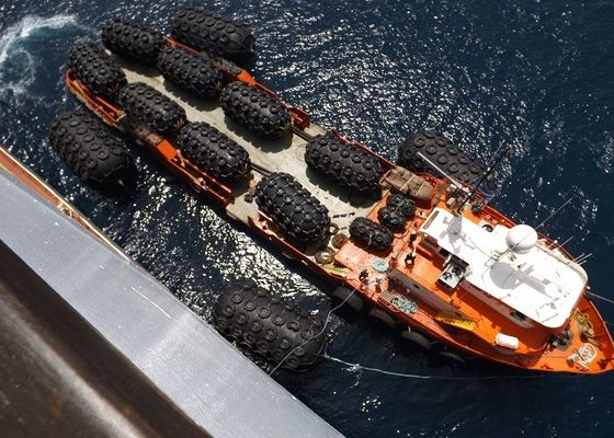 Kualitas Fender karet pneumatik silinder Yokohama untuk tempat berlabuh kapal pabrik