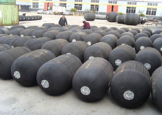 Kualitas Long Life Marine Pneumatic Rubber Fender Pelindung Tahan Lama pabrik