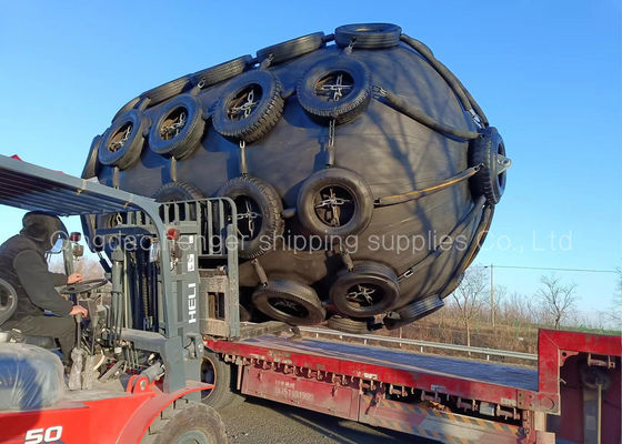 Kualitas Fender Karet Pneumatik Laut Hitam 50kpa 3.3 * 6.5m Dengan Jaring Rantai pabrik