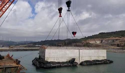 Kualitas Airbag Karet Laut Hitam Untuk Peluncuran Dan Penyelamatan pabrik