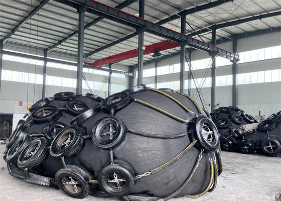 Kualitas Fender karet pneumatik hitam Standar ISO17357 3,3*6,5M 50Kpa untuk dijual pabrik