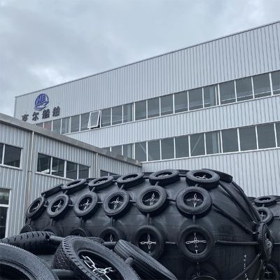 Kualitas Two-year Warranty Pneumatic Rubber Fender 2.5*5.5M For Vessel Berthing pabrik