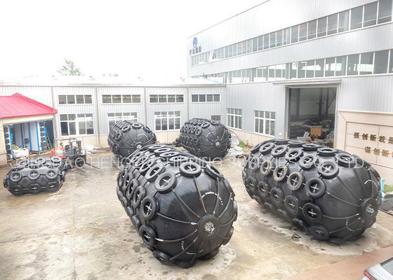 Kualitas Black Marine Pneumatic Rubber Fender ISO17357 Sertifikasi 80Kpa pabrik