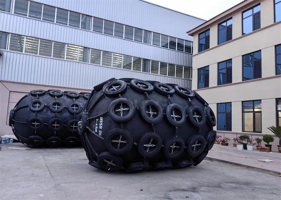 Kualitas Marine STS Pneumatic Rubber Fender Marine Fender Untuk Angkatan Laut pabrik