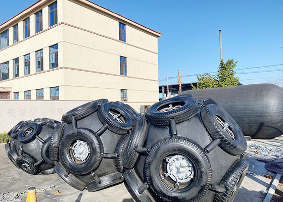 Kualitas Struktur Apung 2.0*3.5-2.5*4.0m ISO17357 Ship-to-Ship 50kpa/80kpa Fender Karet Yokohama Pneumatik pabrik