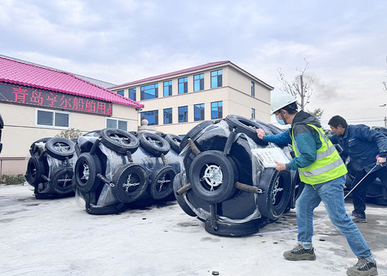 Kualitas Polyurethane Cylindrical Hot Dip Galvanized Flange Floating Foam Fender pabrik