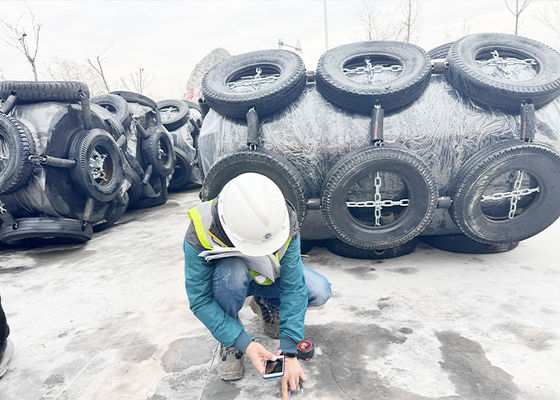 Kualitas Polyurethane Cylindrical Hot Dip Galvanized Flange Floating Foam Fender pabrik