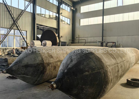Kualitas Tekanan Tinggi Black Shipping Peluncuran Heavy Lifting Inflatable Marine Rubber Airbag pabrik