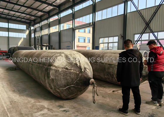 Kualitas Tekanan Tinggi Black Shipping Peluncuran Heavy Lifting Inflatable Marine Rubber Airbag pabrik