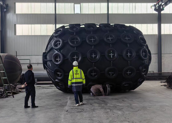 Kualitas Sertifikat SGS 50Kpa 80Kpa Fender Pneumatik Karet Tipe Yokohama pabrik