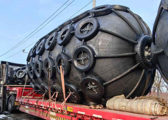 Kualitas Perlindungan Kapal Pelabuhan Laut Pneumatic Rubber Fender pabrik