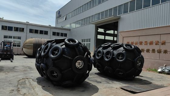 Kualitas Perlindungan Kapal Pelabuhan Laut Pneumatic Rubber Fender pabrik