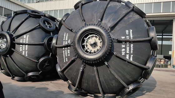 Kualitas Diameter Dari 0.5m Hingga 4.5m Fender Karet Pneumatik Defleksi 60% pabrik