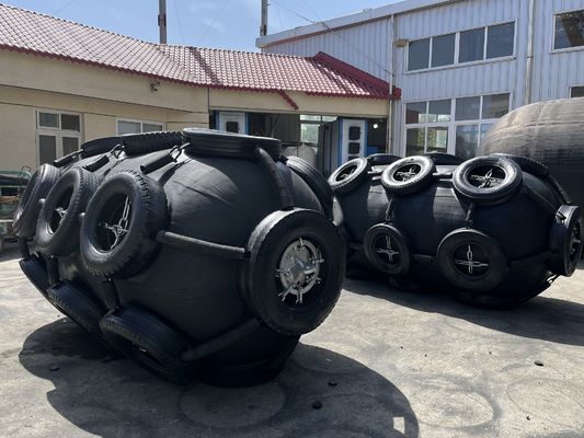Kualitas Fender Pneumatik Karet Terbaik Untuk Kapal Aplikasi Laut pabrik