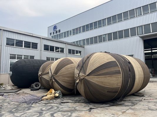 Kualitas Perlindungan dermaga Yokohama Fender 60% defleksi 24 bulan untuk perlindungan jangka panjang dan daya tahan pabrik