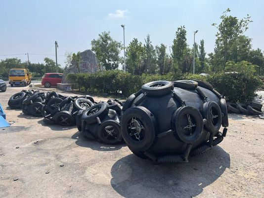 Kualitas Kapal Net / Sling Tipe Pneumatic Rubber Fender 50kpa / 80kpa Tiup pabrik