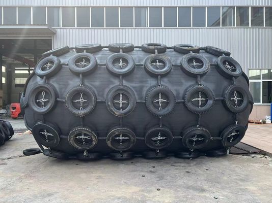 Kualitas 50kPa Pneumatic Marine Fender Yokohama Fender for Ship-to-ship with 6-10 Years Lifespan Pabrik