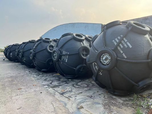 Kualitas 80KPa Fender Karet Tipe Laut Karet yang sangat tahan lama dan tahan lama untuk berlabuh kapal pabrik