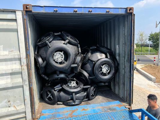 Kualitas Kapal Net / Sling Tipe Pneumatic Rubber Fender 50kpa / 80kpa Tiup pabrik