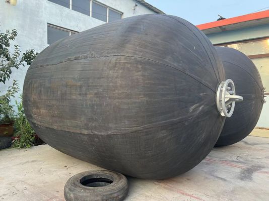 Kualitas Performa Tinggi Hitam Marinir Pneumatik Fender Dock Terapung pabrik