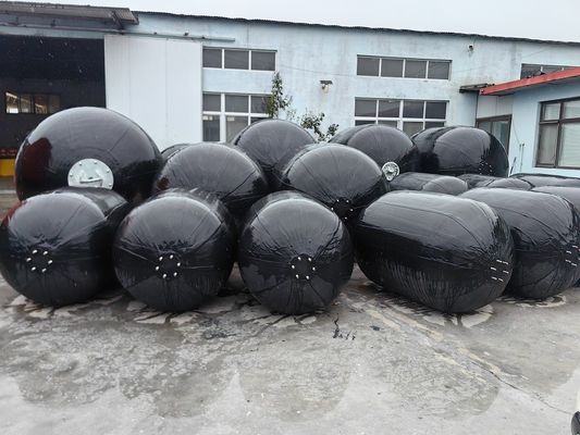 Kualitas Silinder Fender Pneumatik Laut Karet Hitam Tekanan Tinggi pabrik