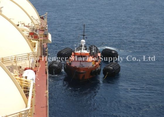 Kualitas D1m X L2m Air Diisi Pneumatic Marine Fender Chain Net Untuk Tugboat pabrik