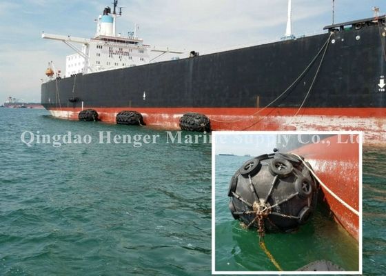 Kualitas Lulus ISO Marine Barge Pneumatic Rubber Fender Offshore Chain Tyre Type pabrik
