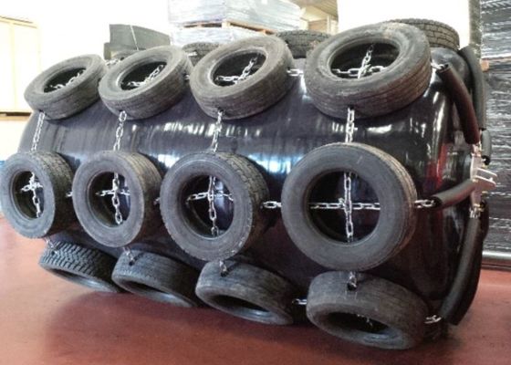 Kualitas ISO 17357 Certified EVA Foam Filled Fender with Customizable Density 70-110kg/m³ and 0.5m-4.8m Diameter for Marine Use Pabrik