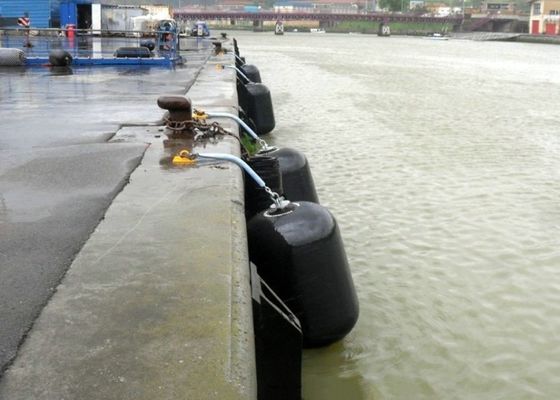 Kualitas ISO 17357 Certified EVA Foam Filled Fender with Customizable Density 70-110kg/m³ and 0.5m-4.8m Diameter for Marine Use Pabrik