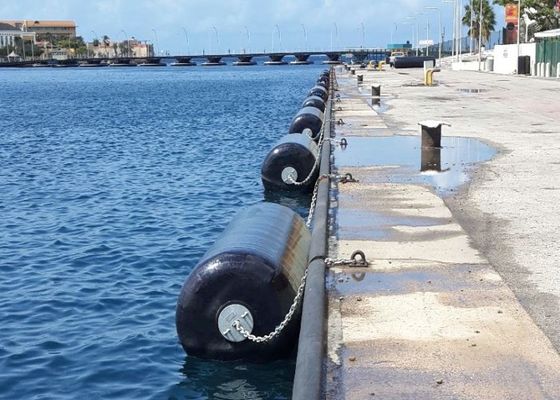 Kualitas ISO 17357 Certified EVA Foam Filled Fender with Customizable Density 70-110kg/m³ and 0.5m-4.8m Diameter for Marine Use Pabrik