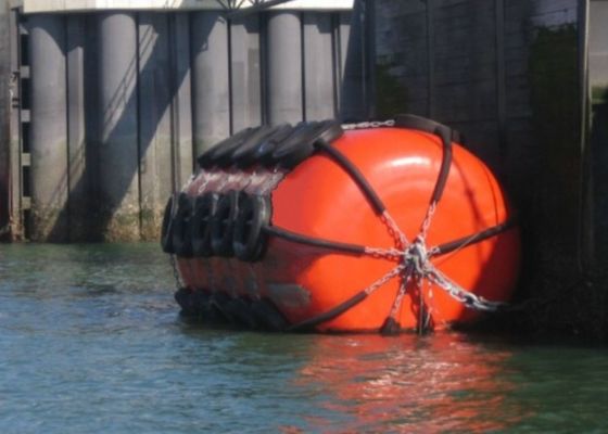 Kualitas ISO 17357 Certified EVA Foam Filled Fender with Customizable Density 70-110kg/m³ and 0.5m-4.8m Diameter for Marine Use Pabrik