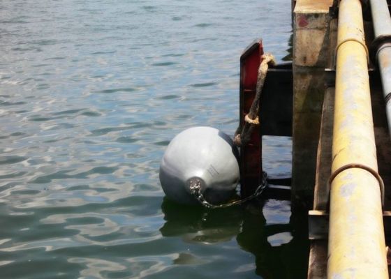 Kualitas Tekanan tinggi Floating Hydro Pneumatic Fender, Warna-Warna Terang Inflatable Dock Fender pabrik