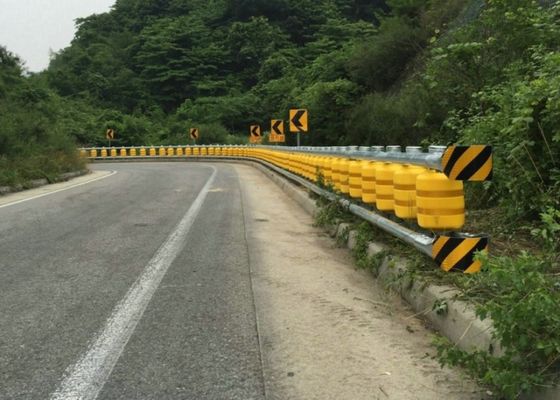 Kualitas Warna Merah Pelindung Keselamatan Roller Barrier Untuk Tunnel Entrance Tunnel Portal pabrik