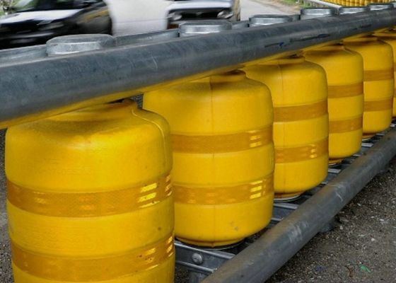 Kualitas PU Foam / EVA Traffic Safety Roller Barrier Highway Roller Barrier Untuk Kecelakaan - Rawan Jalan pabrik