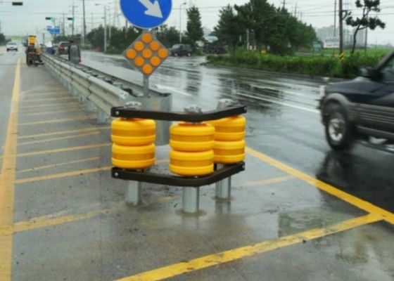 Kualitas Flame Retardant Material Highway Roller Barrier Untuk Mengurangi Kecelakaan Lalu Lintas pabrik