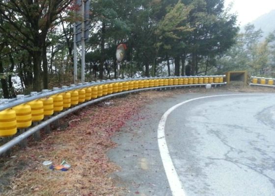 Kualitas Disesuaikan Warna Foam Diisi Keselamatan Roller Barrier Bucket Traffic Barrier pabrik
