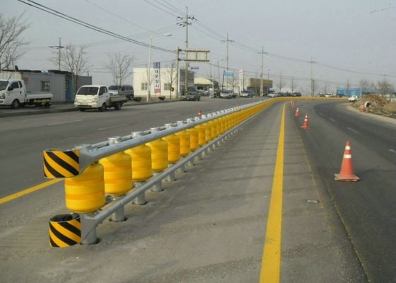 Kualitas Curve Road Roller Barrier Fence, Polyethylene Road Roller Barrier pabrik