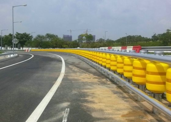 Kualitas Dirancang Dengan Baik Keselamatan Roller Barrier Foam Roller Fence Dengan Fungsi Penyerapan Energi pabrik