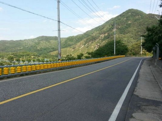 Kualitas Dilepas Eva Bahan Roller Crash Barrier, Median Strip Rolling Guard Barrier pabrik