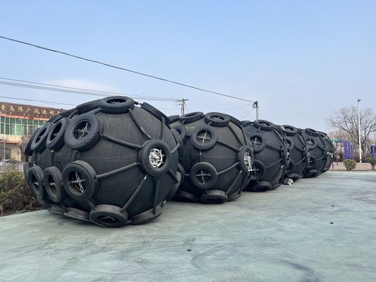 Kualitas Tekanan dalam 50/80Kpa Pneumatic Marine Fenders Tekanan awal 50Kpa Deflection 60% pabrik