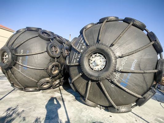 Kualitas Tekanan dalam 50/80Kpa Pneumatic Marine Fenders Tekanan awal 50Kpa Deflection 60% pabrik