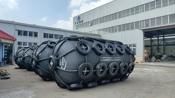 Kualitas OEM Anti Aging Fender Pneumatic Docking Ship Protection pabrik