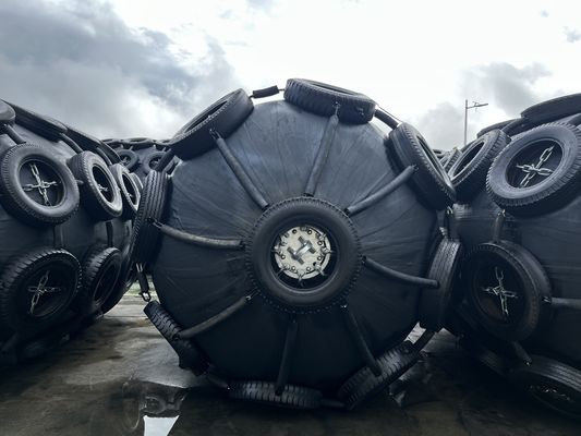 Kualitas Jaring Ban Rantai 50Kpa 80Kpa Fender Karet Ideal untuk Pengiriman Komersial dan Fasilitas Docking yang Menawarkan Bantalan Dampak pabrik