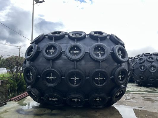 Kualitas Rantai dan PP metode instalasi tali Pneumatic Fender karet 50Kpa Daya tahan tinggi pabrik