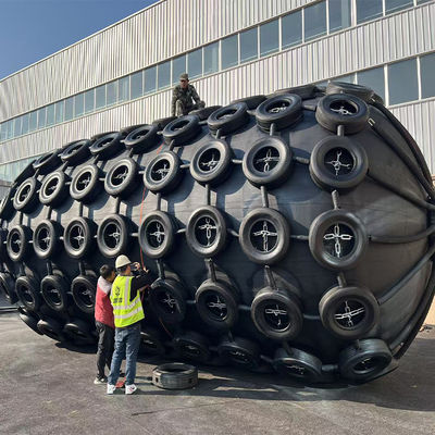 Kualitas ISO 17357 Certified Natural Rubber Pneumatic Fender with 50Kpa Working Pressure for Marine Safety Pabrik