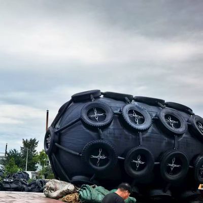 Kualitas Karet tahan lama Pneumatic Fender Marine Dock Protection System Cocok untuk Kapal Barges dan Pelabuhan Absorpsi Dampak pabrik