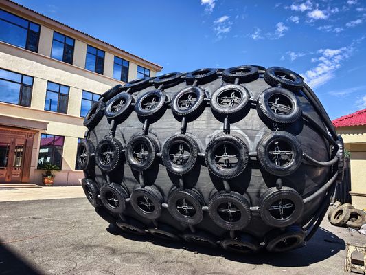 Kualitas ISO17357 Sertifikasi Fender Karet Pneumatik dengan Tekanan 50kpa & 80kpa dan Ukuran Disesuaikan 0.3-4.8M pabrik