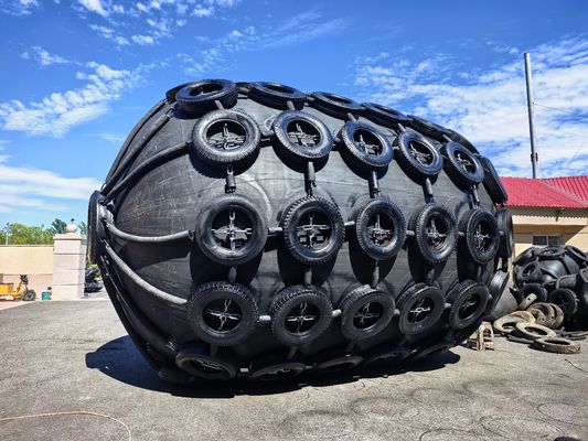 Kualitas ISO17357 Sertifikasi Fender Karet Pneumatik dengan Ukuran Khusus 0.3 hingga 4.8M dan 50kpa & 80kpa Pilihan Tekanan pabrik